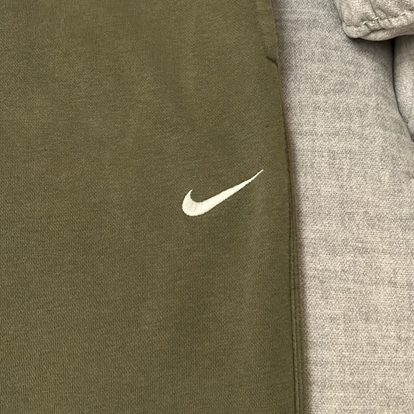 Nike Sweatpants Men’s Size Large Green. - Picture 2 of 4